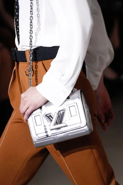 Look 42